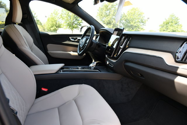 Certified 2026 Volvo XC60 B5 Plus AWD/4WD image 23