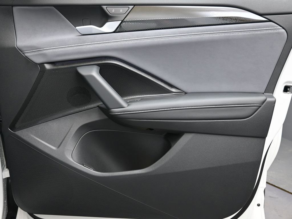 New 2026 Volkswagen Tiguan SE image 11