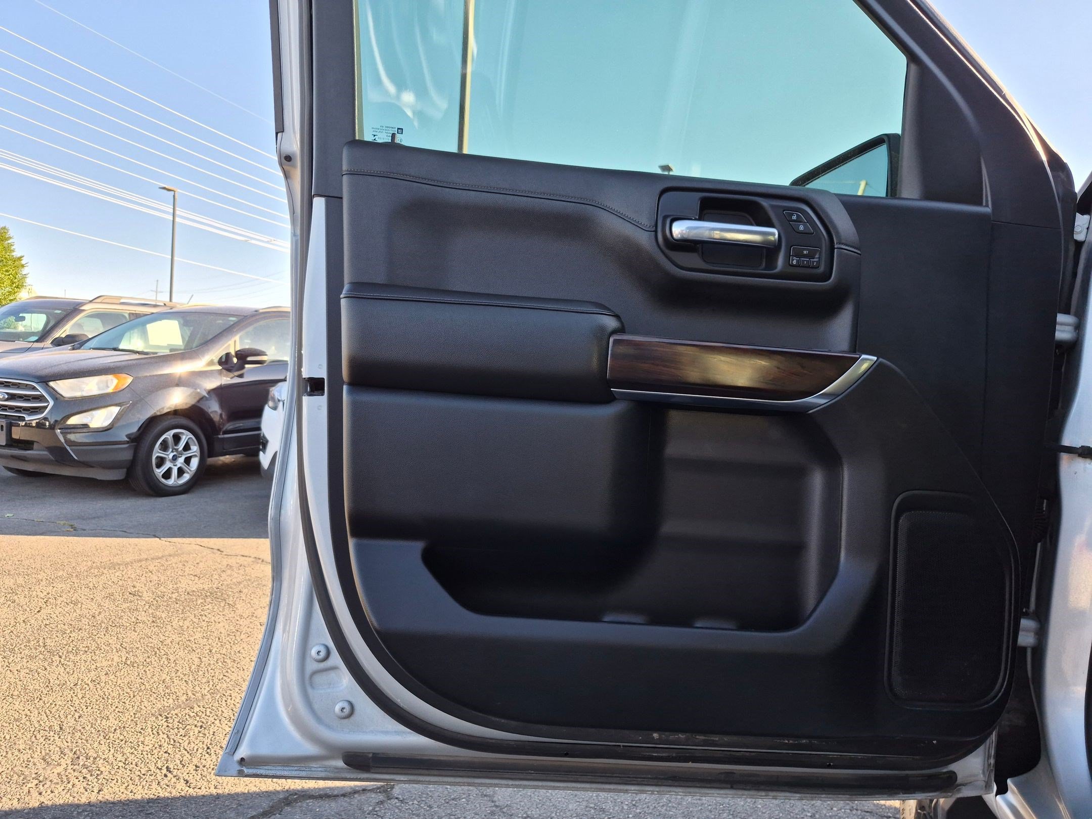 Used 2019 GMC Sierra 1500 SLT w/ Driver Alert Package I AWD/4WD image 14