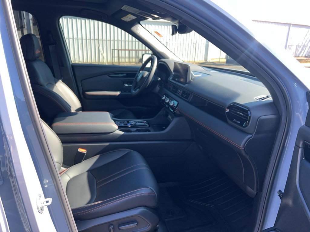 Certified 2025 Honda Pilot TrailSport image 31