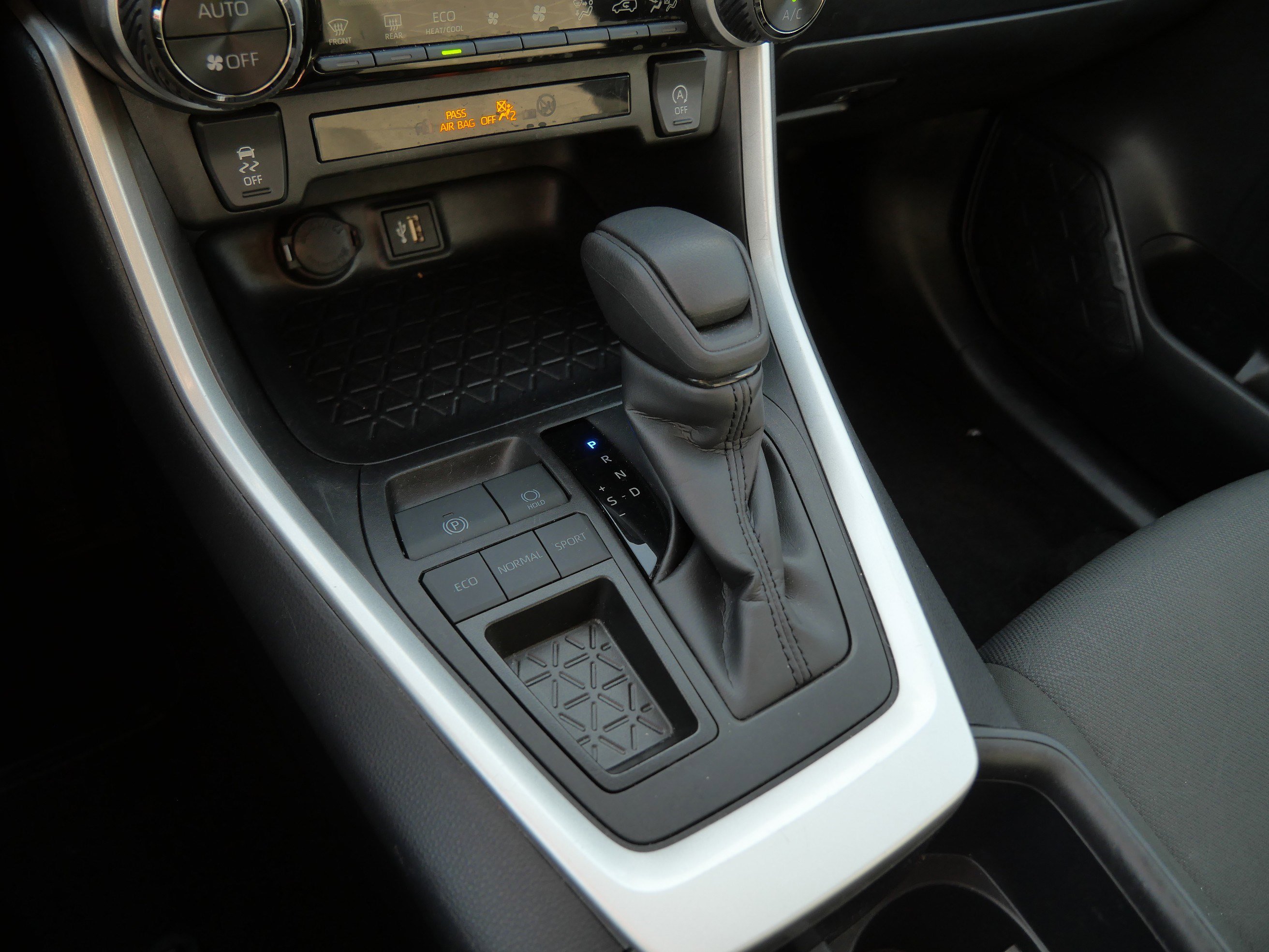 Certified 2025 Toyota RAV4 XLE FWD image 25