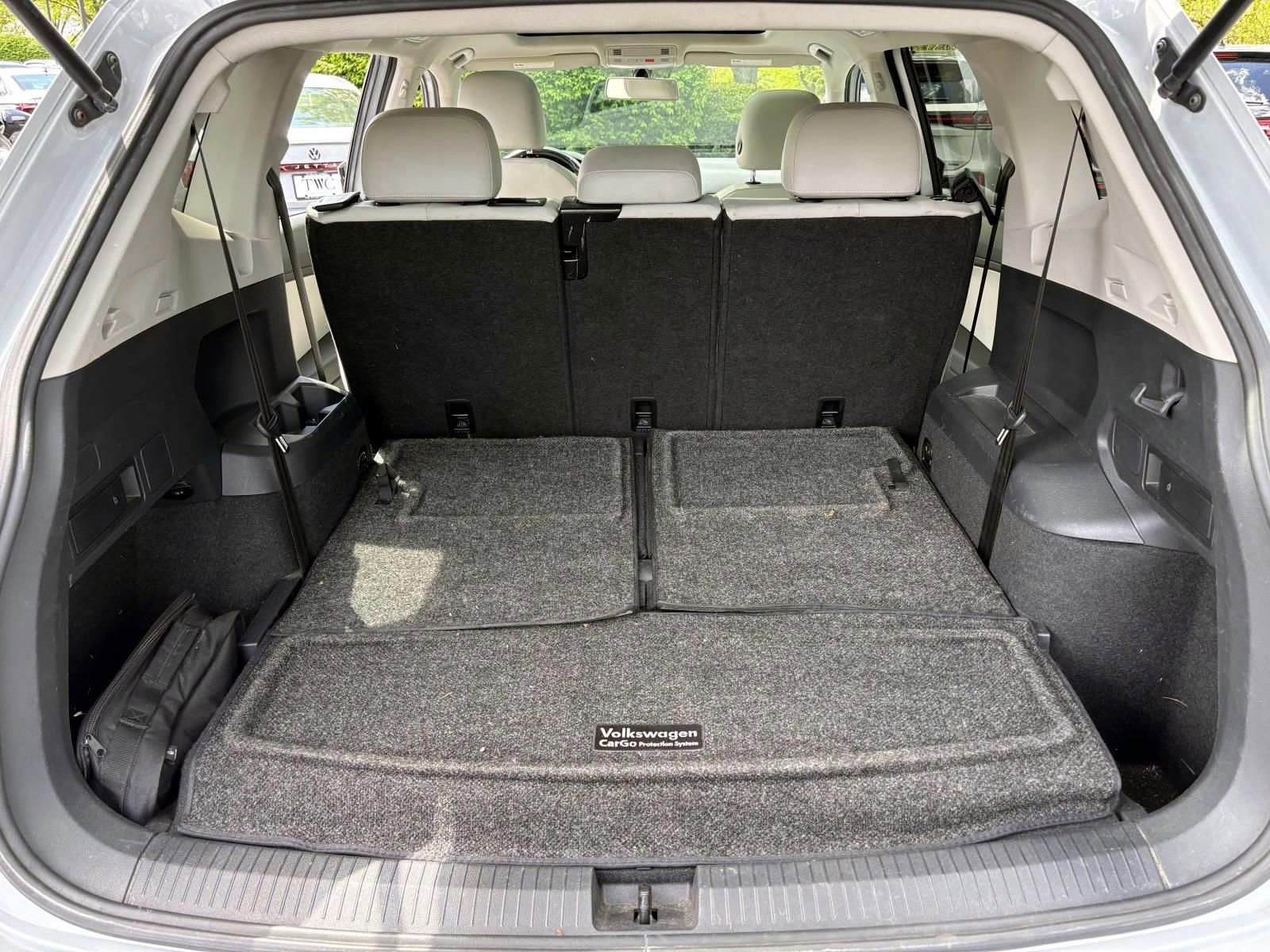 Used 2018 Volkswagen Tiguan SE w/ Panoramic Sunroof Package image 9