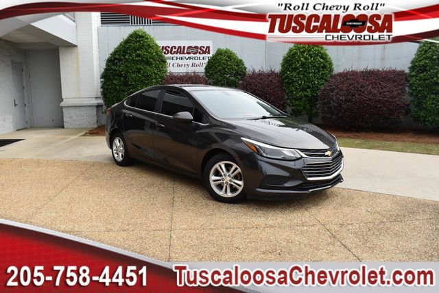 Used 2017 Chevrolet Cruze LT FWD image 1