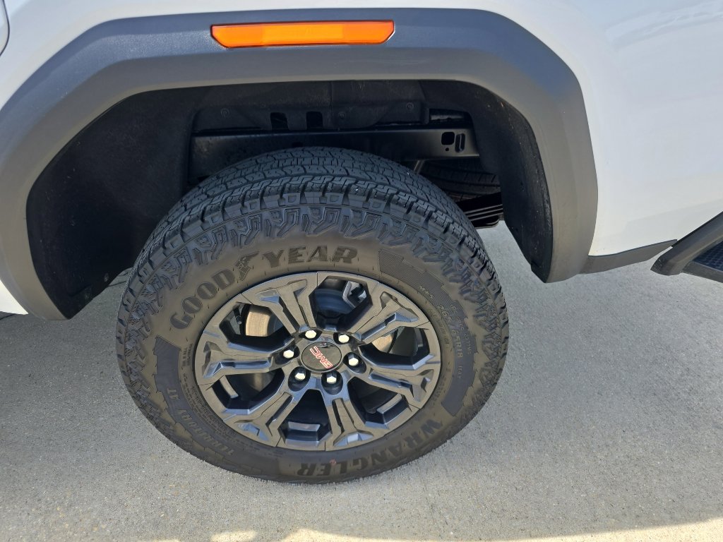 Used 2025 GMC Canyon Elevation w/ Convenience Package image 12