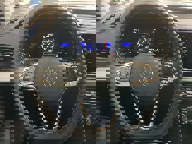 Certified 2023 Volkswagen Taos SE w/ Panoramic Sunroof Package image 11