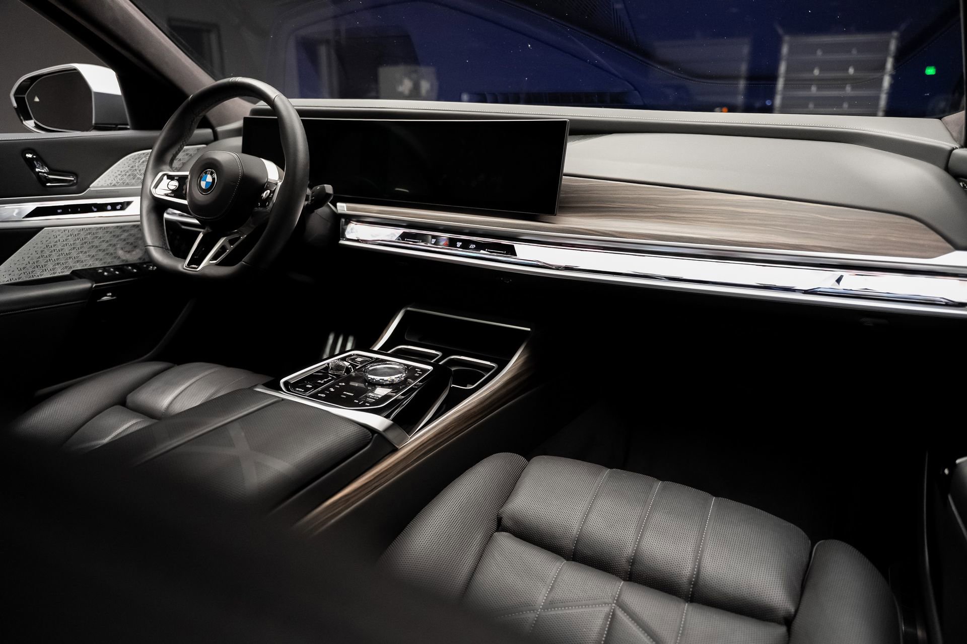 Used 2023 BMW 760i xDrive w/ Executive Package image 60