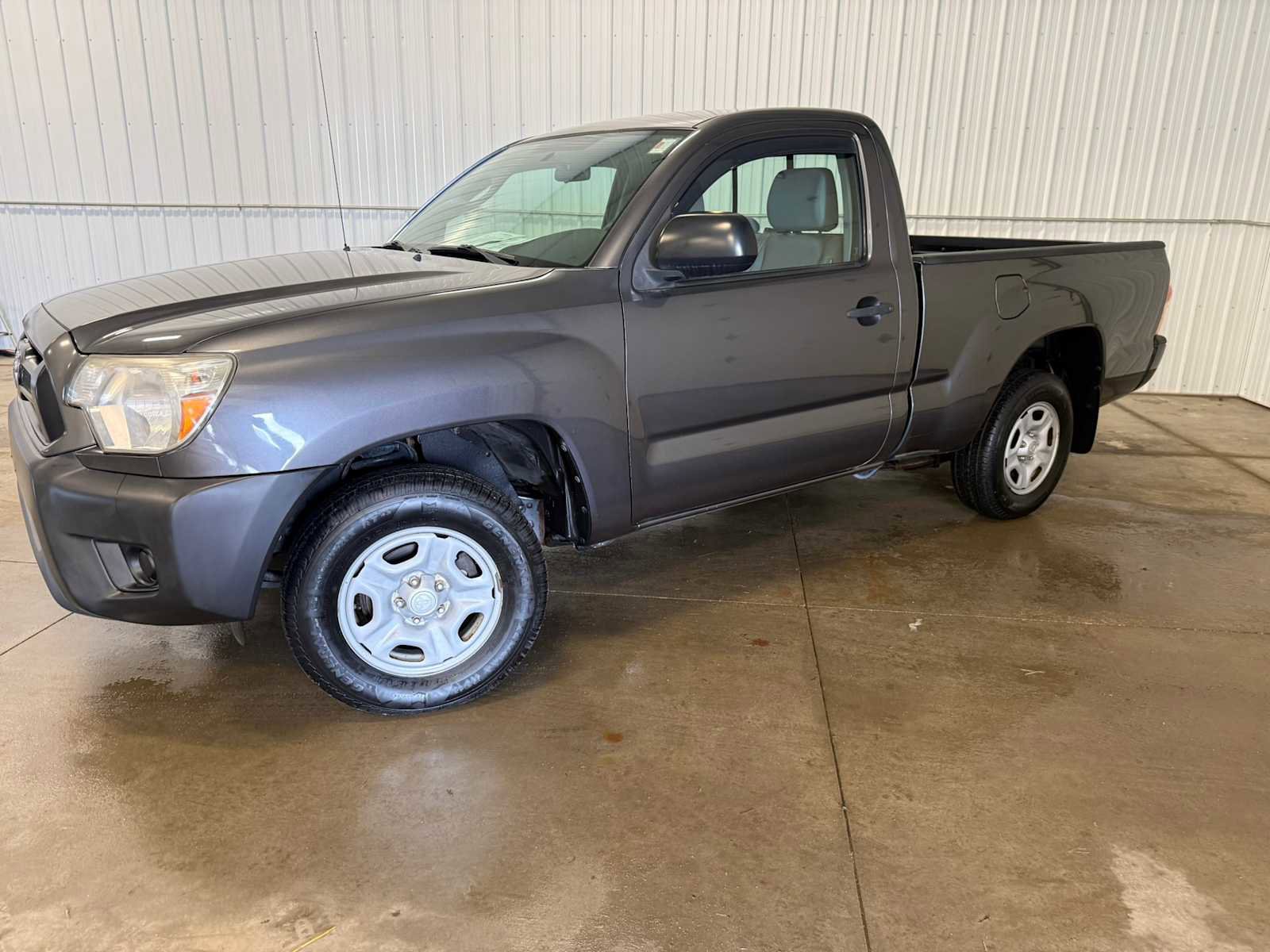 Used 2014 Toyota Tacoma 2WD Regular Cab image 2