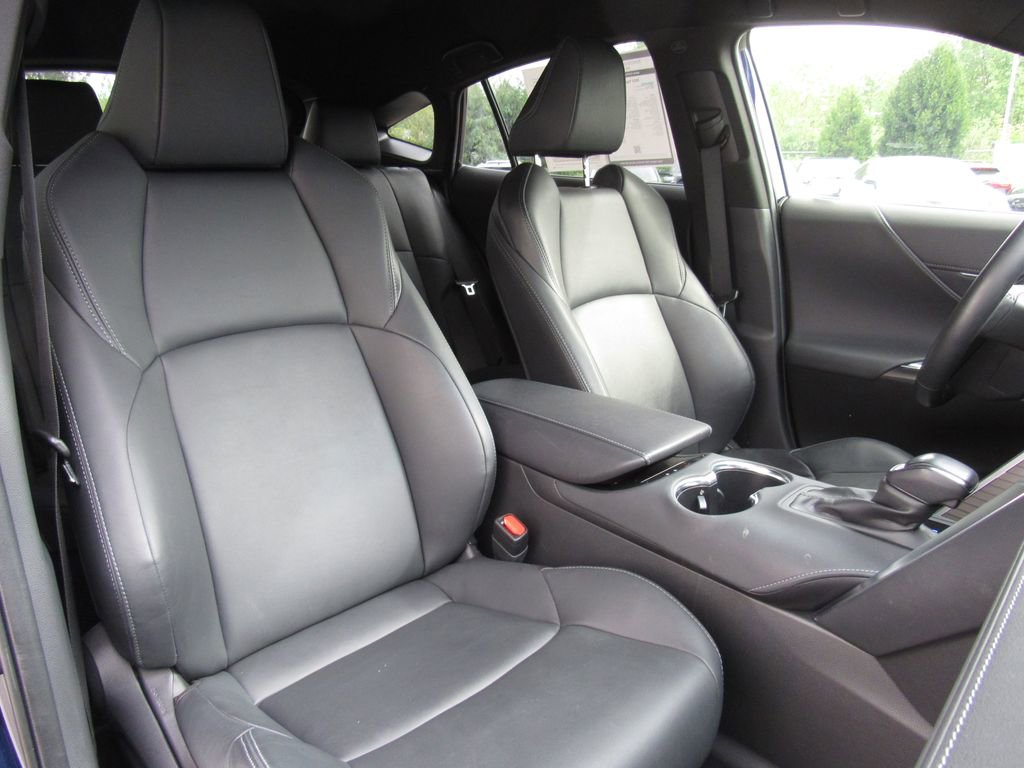 Certified 2022 Toyota Venza XLE AWD/4WD image 19