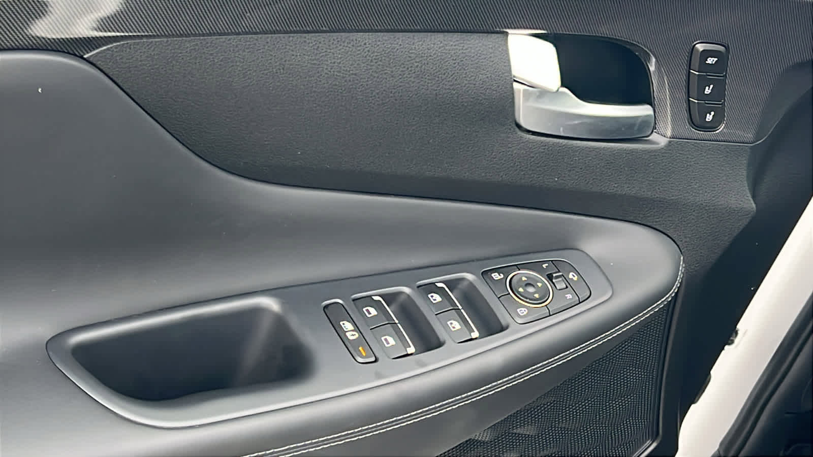 Used 2023 Hyundai Santa Fe Limited w/ Cargo Package image 22