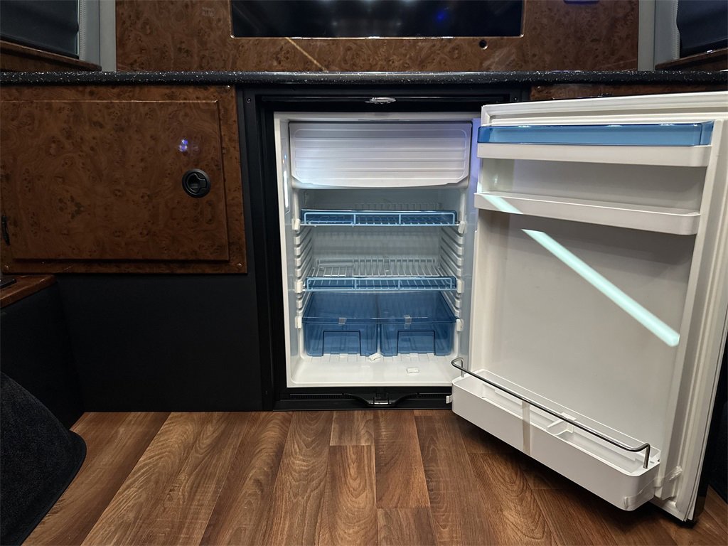 Used 2017 Mercedes-Benz Sprinter 2500 image 23