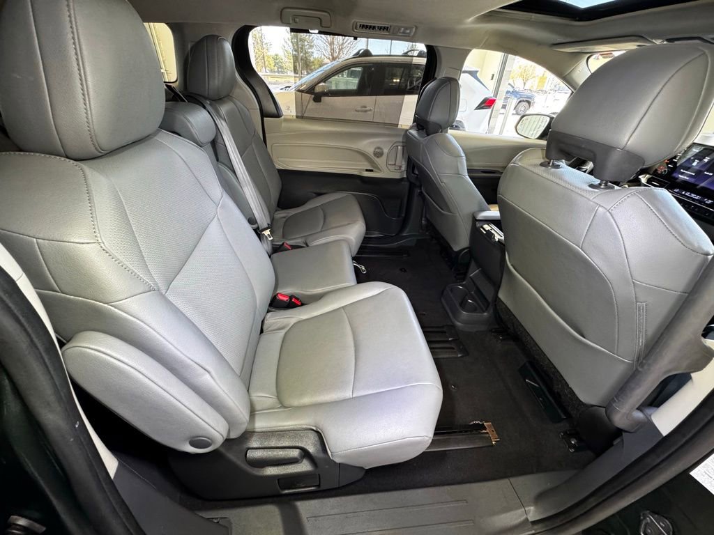 Used 2024 Toyota Sienna XLE image 59