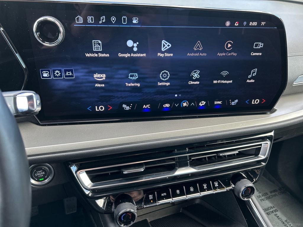 Used 2025 Chevrolet Traverse LT AWD/4WD image 13