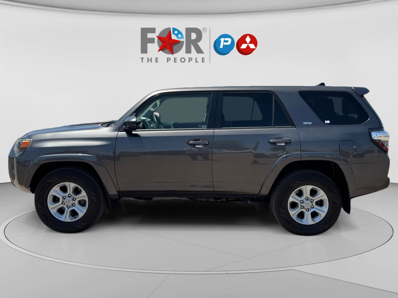 Used 2017 Toyota 4Runner SR5 AWD/4WD image 2