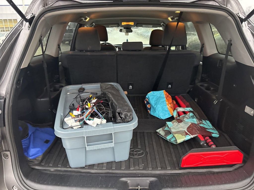 Used 2018 Toyota Highlander LE AWD/4WD image 37