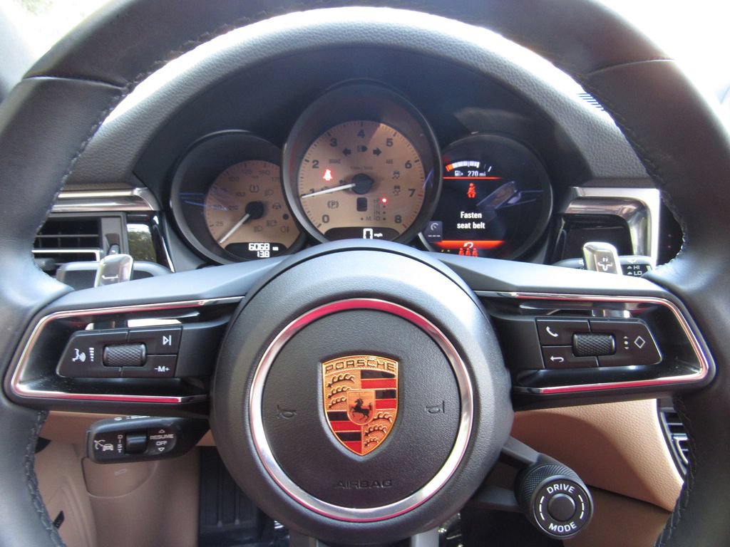 Certified 2026 Porsche Macan AWD/4WD image 33