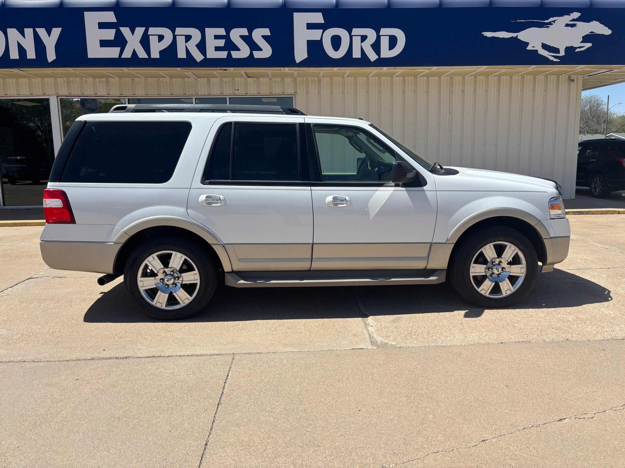 Used 2009 Ford Expedition Eddie Bauer AWD/4WD image 2