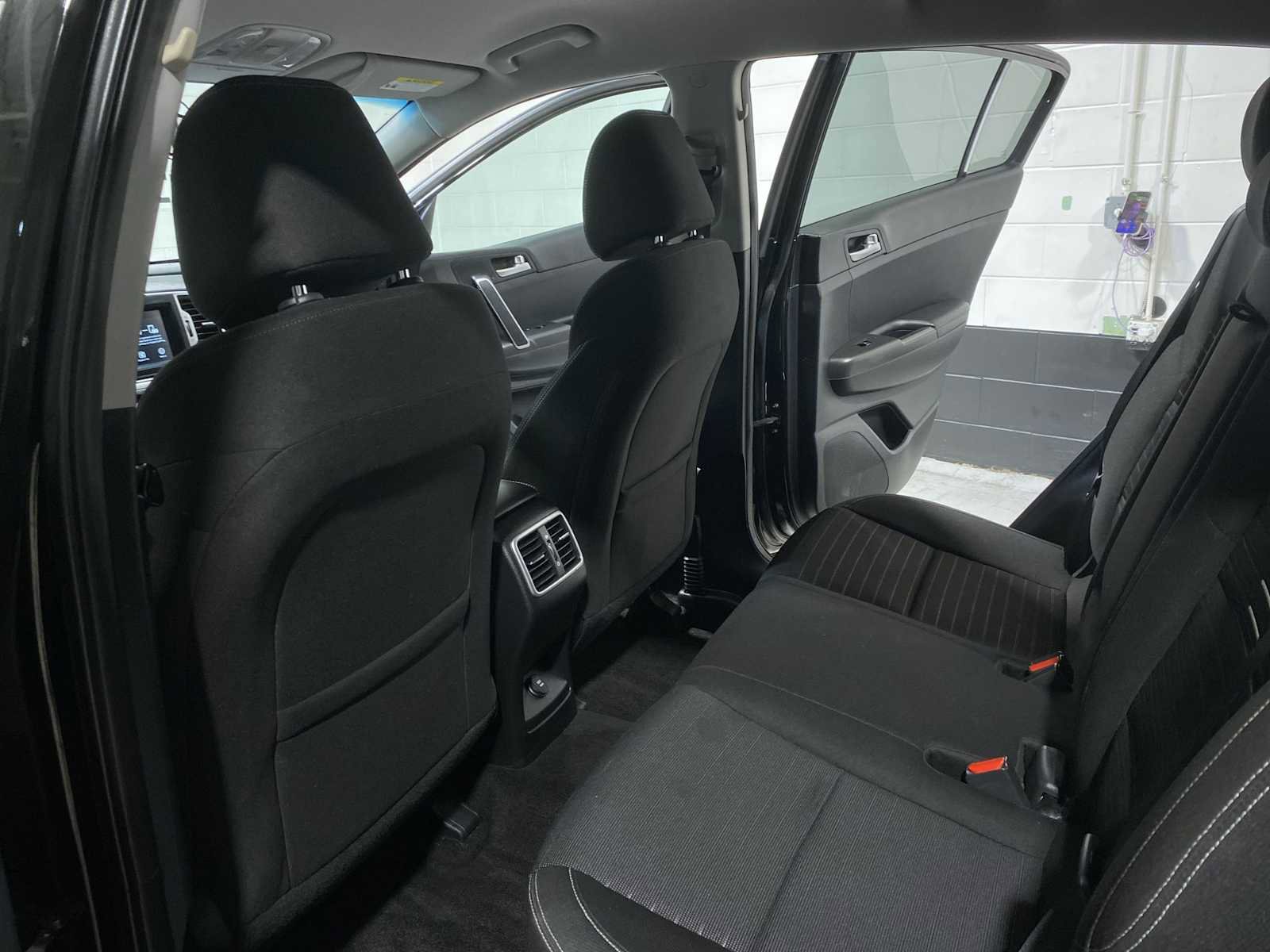 Used 2018 Kia Sportage LX w/ LX Technology Package image 12