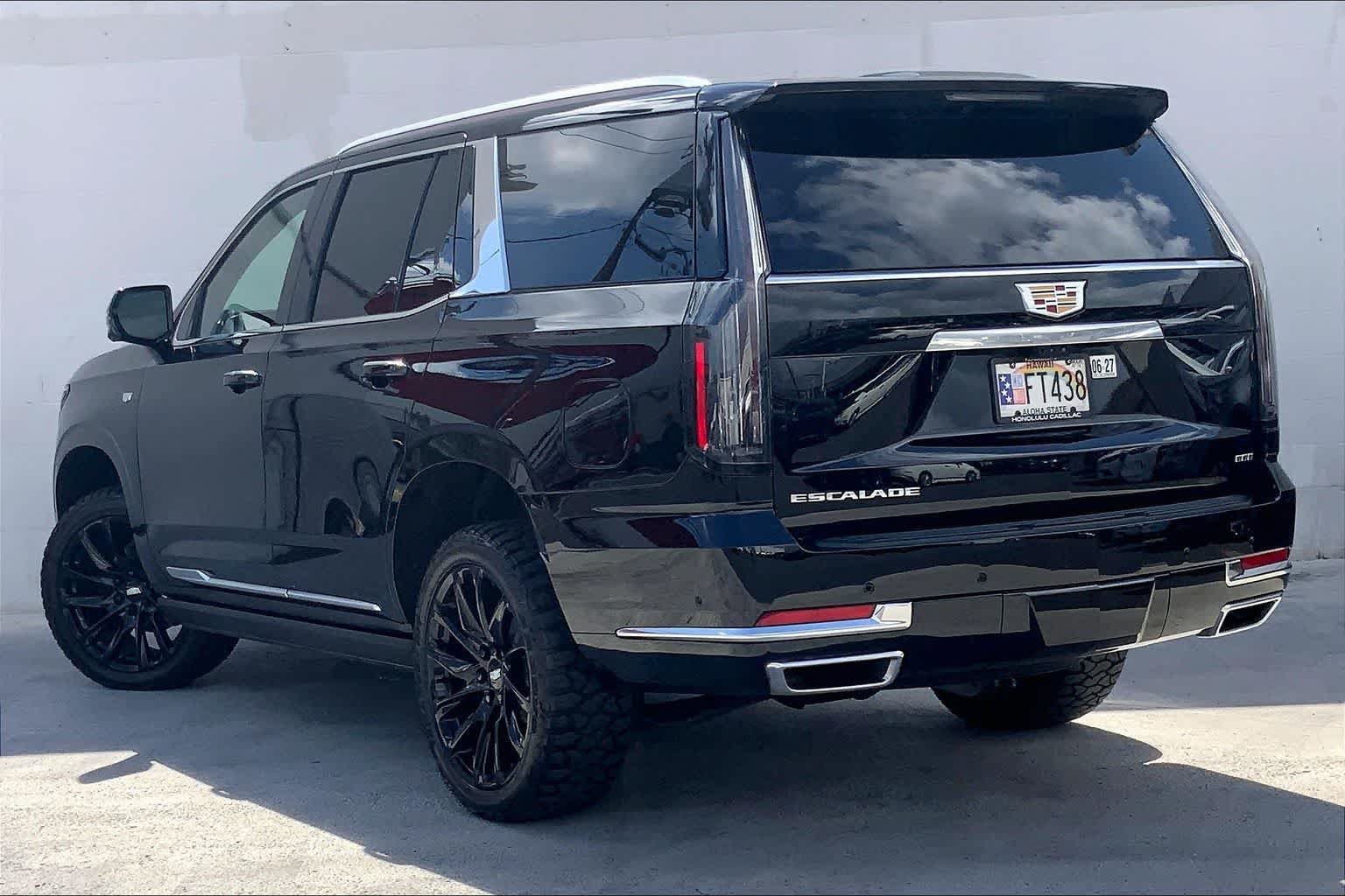 Used 2025 Cadillac Escalade Premium Luxury AWD/4WD image 4