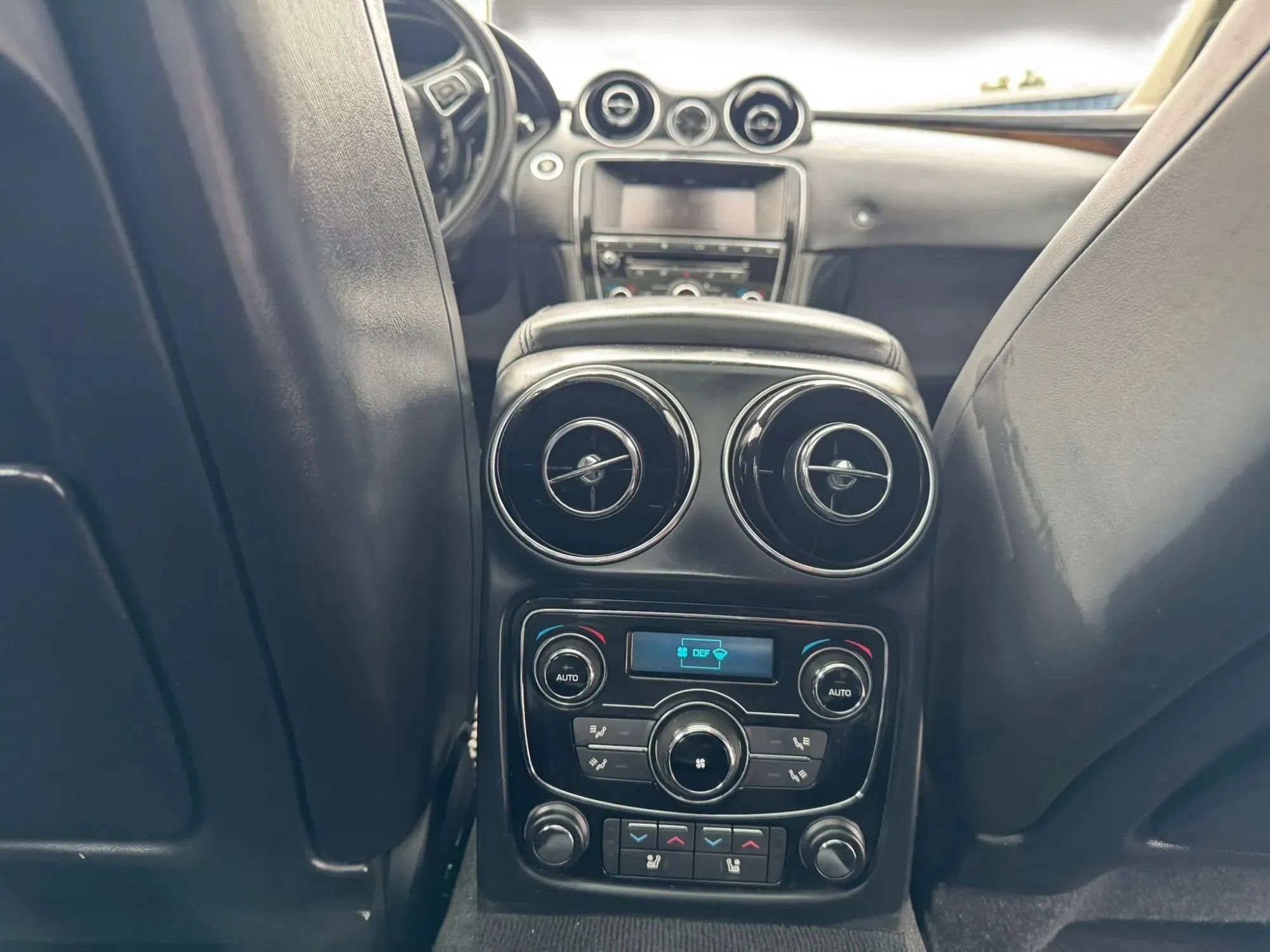 Used 2016 Jaguar XJ L Supercharged RWD image 16