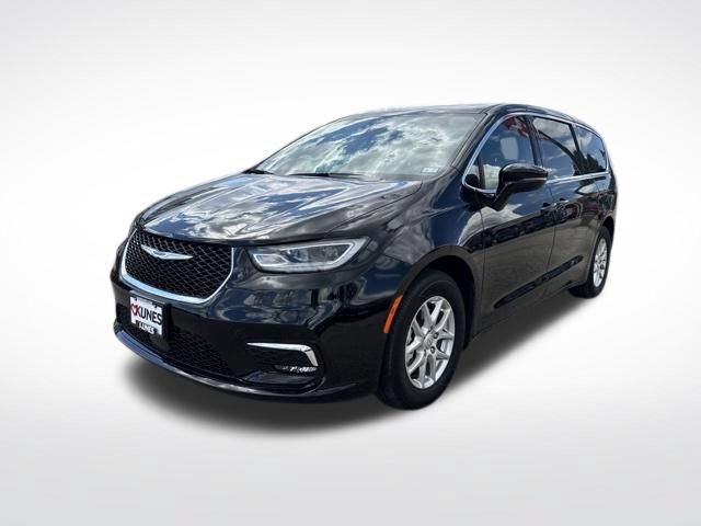 Used 2025 Chrysler Pacifica Select FWD image 6