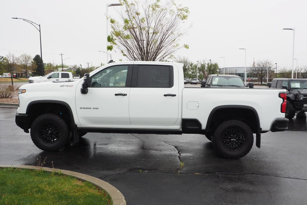 Used 2025 Chevrolet Silverado 2500 ZR2 w/ Technology Package AWD/4WD image 8