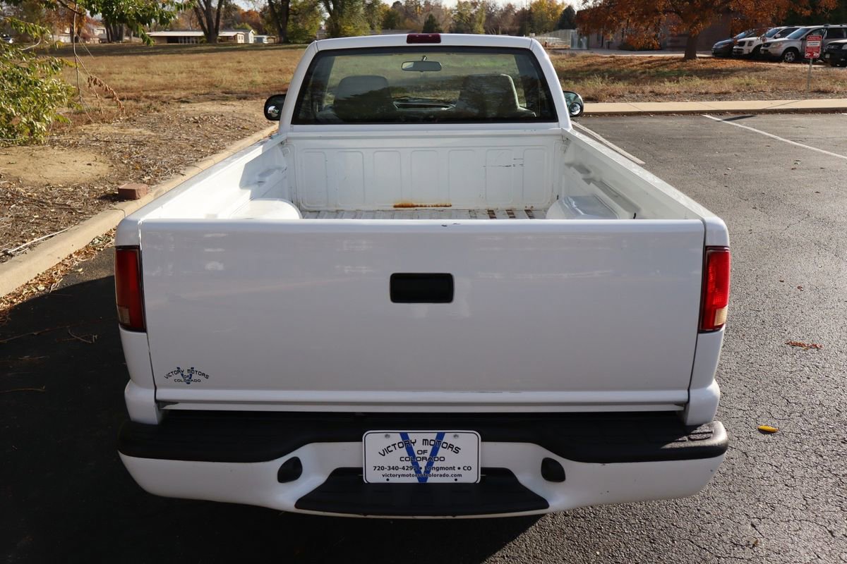 Used 2000 GMC Sonoma SL w/ Cold-Climate Pkg image 6