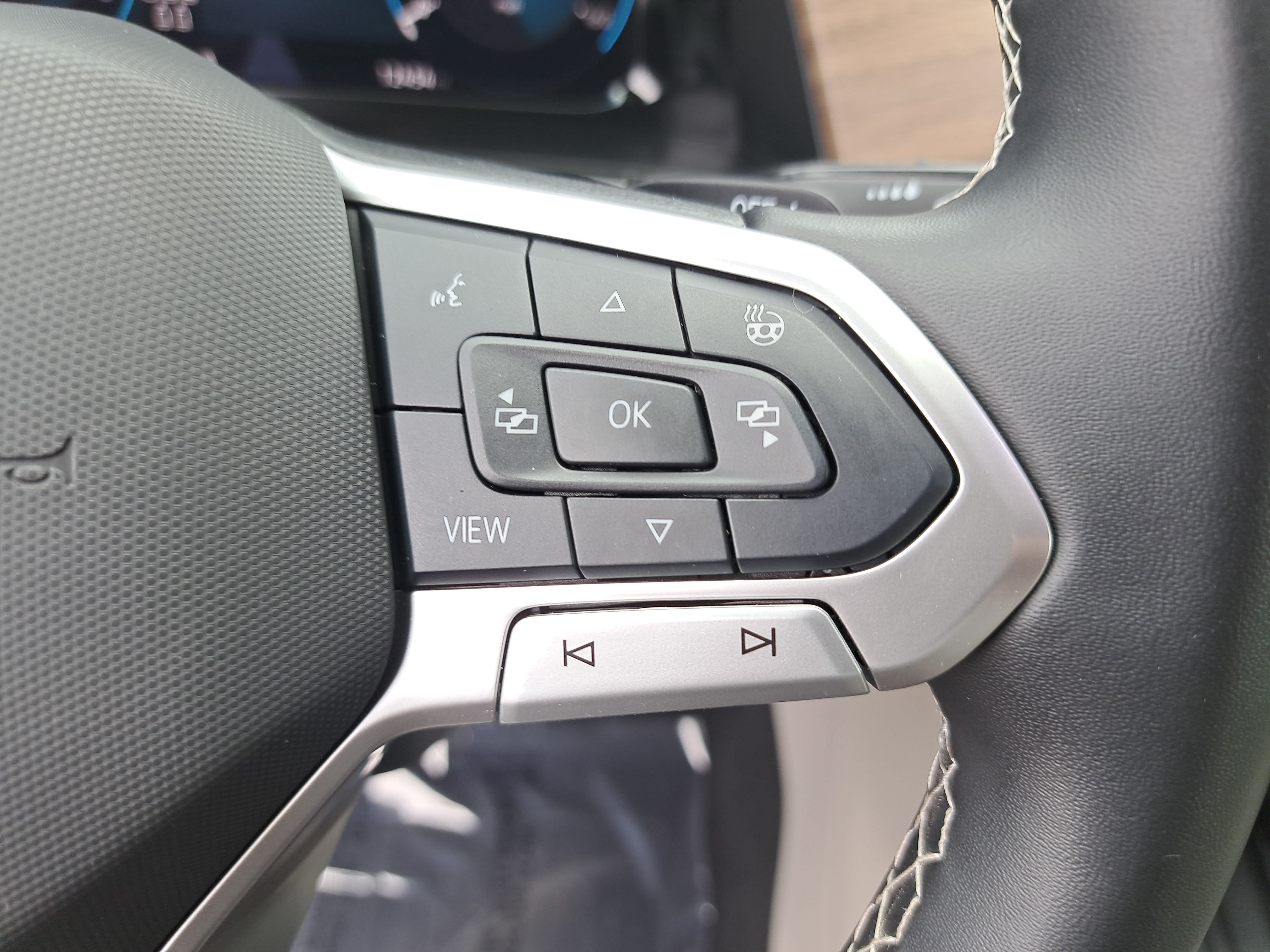 Certified 2025 Volkswagen Atlas SE AWD/4WD image 18