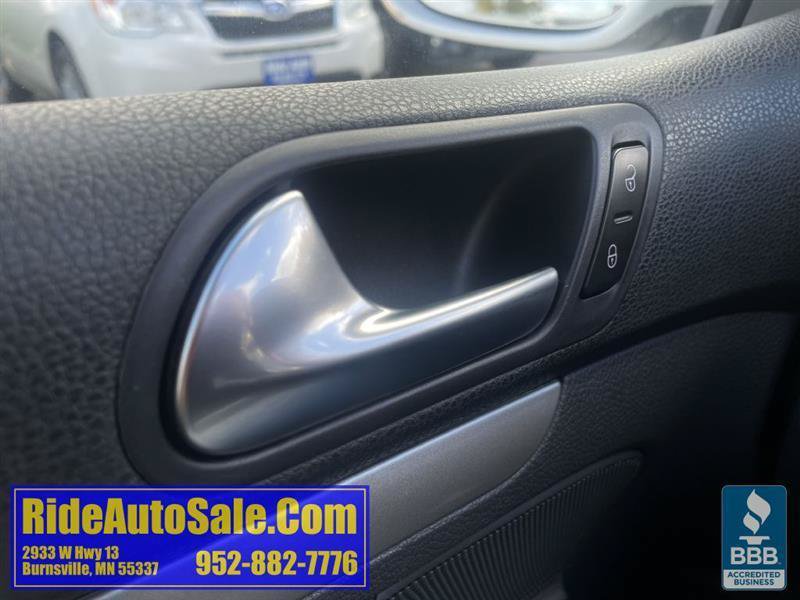 Used 2009 Volkswagen Rabbit S w/ Cold Weather Pkg FWD image 38
