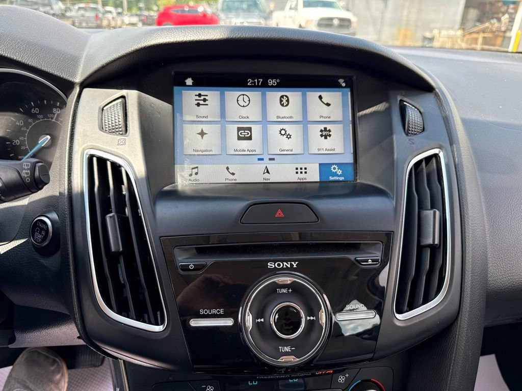 Used 2018 Ford Focus Titanium FWD image 30