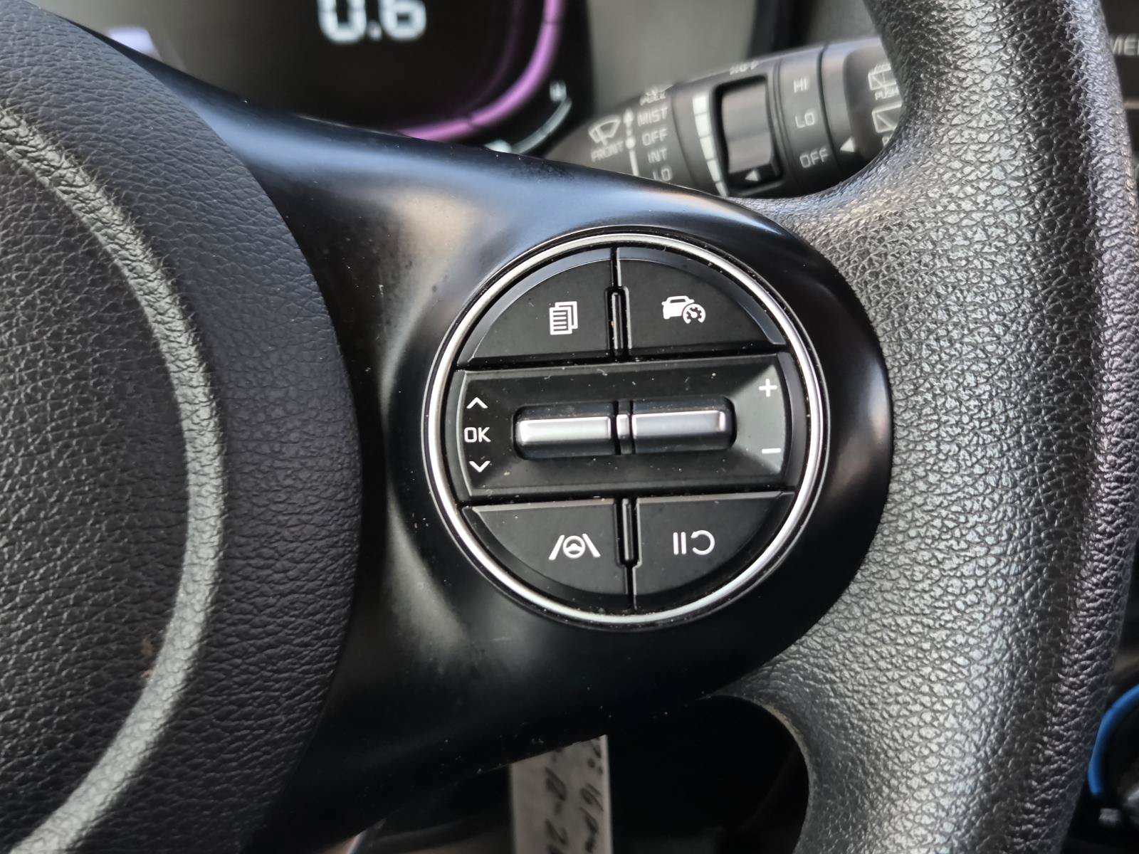 Used 2024 Kia Soul LX w/ LX Technology Package FWD image 27