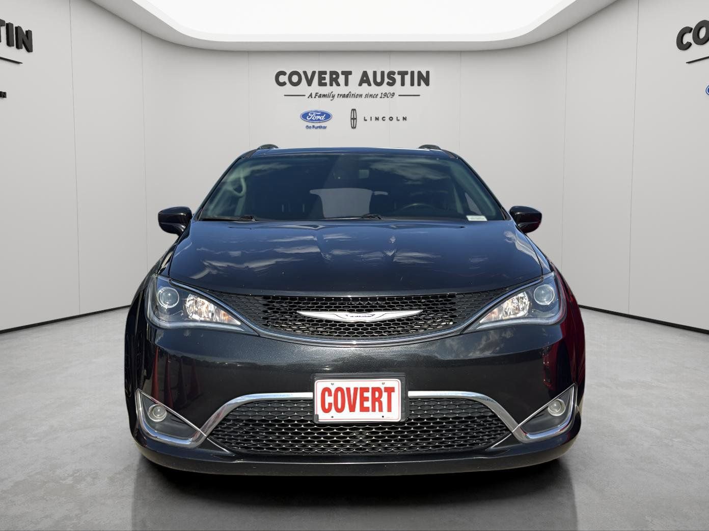 Used 2020 Chrysler Pacifica Touring-L image 8