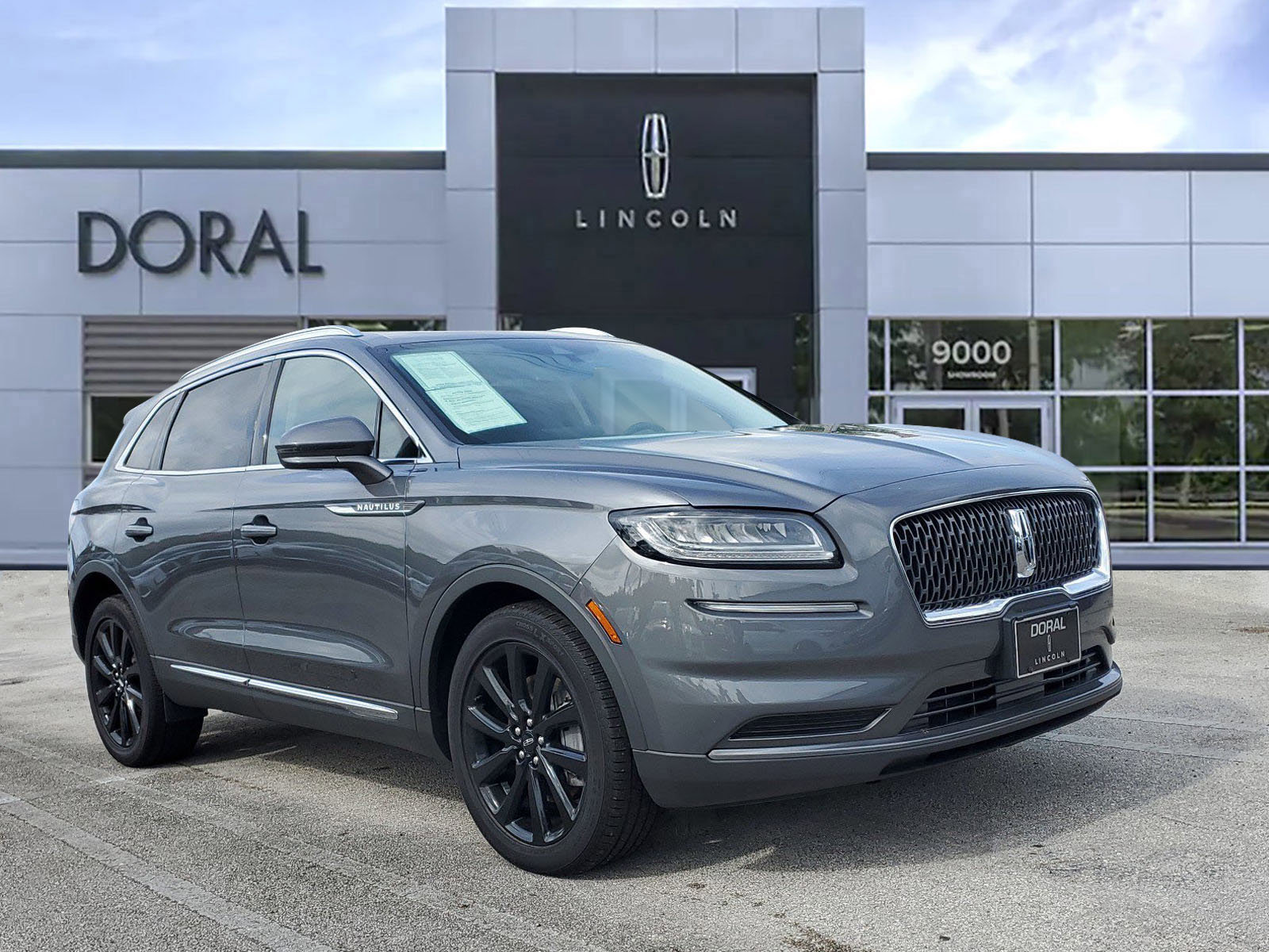 Used 2023 Lincoln Nautilus Reserve w/ Monochromatic Package image 1
