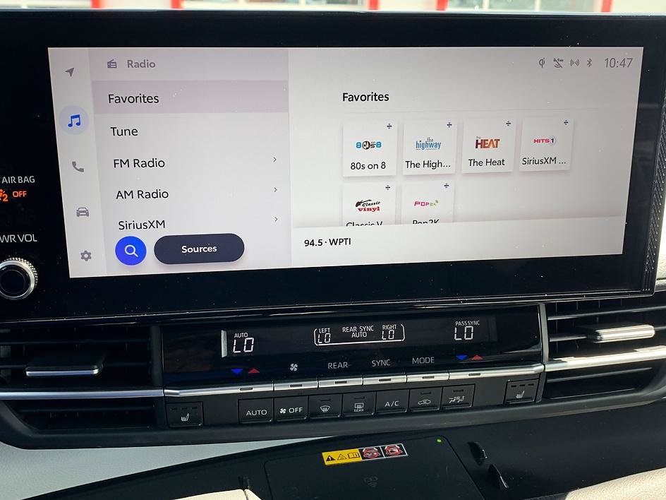 Certified 2025 Toyota Sienna XLE FWD image 14