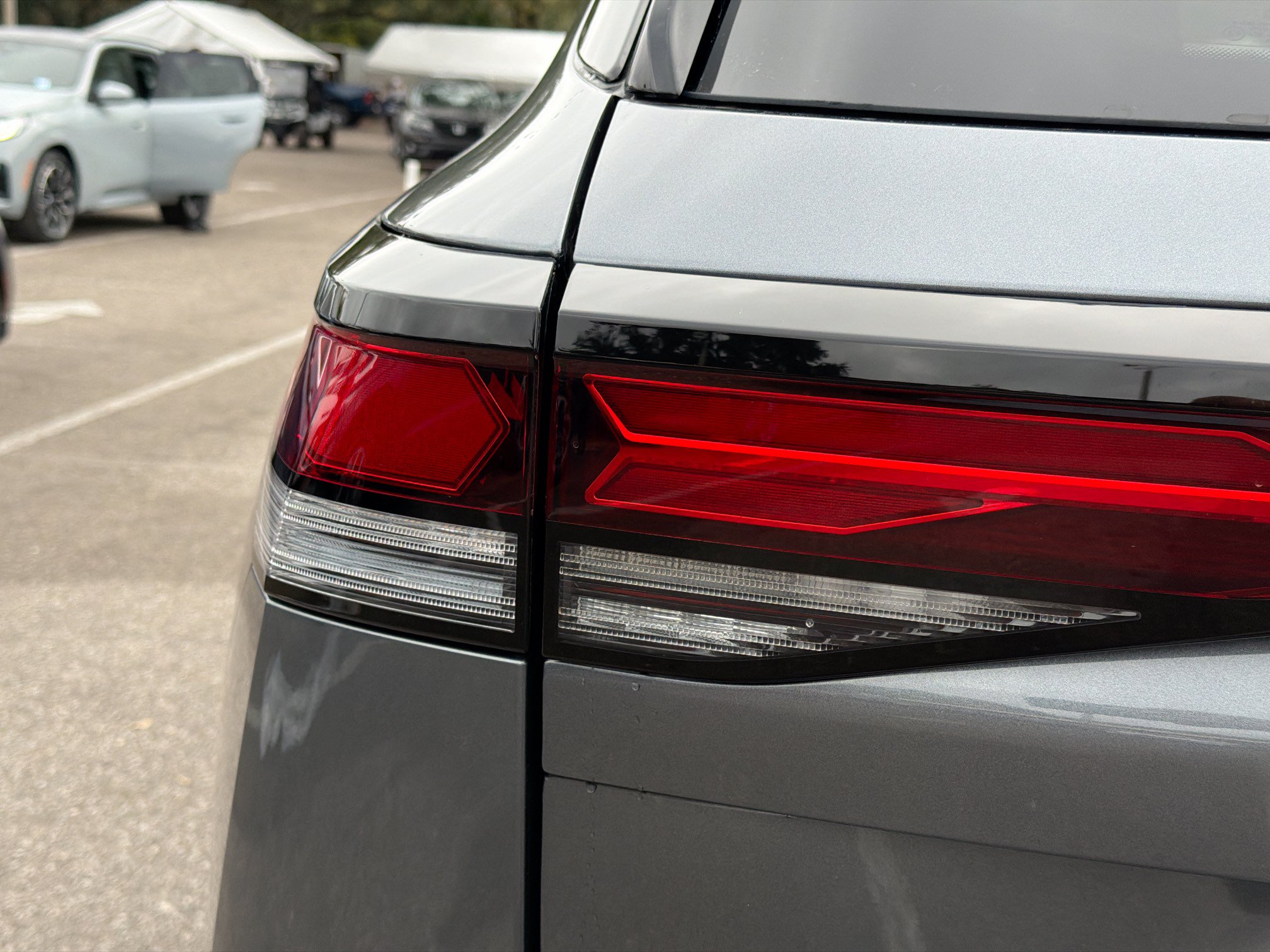 New 2026 Volkswagen Tiguan SE R-Line FWD image 10