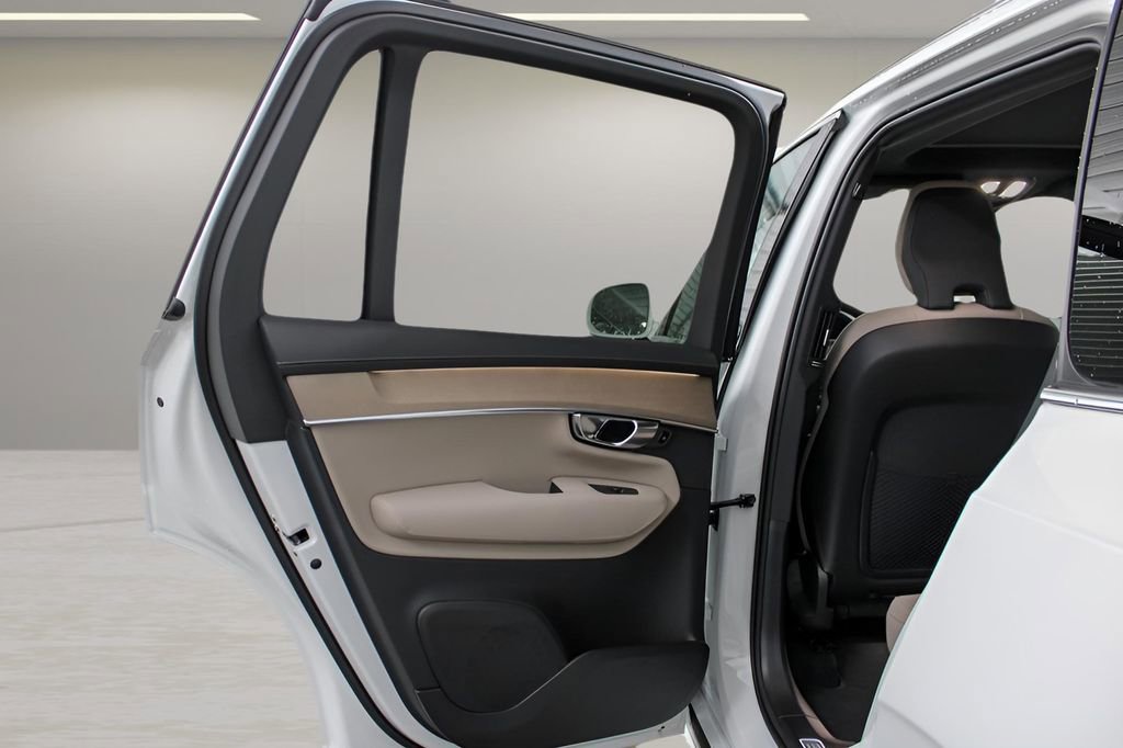 New 2026 Volvo XC90 B5 Core w/ Protection Package Premier image 18