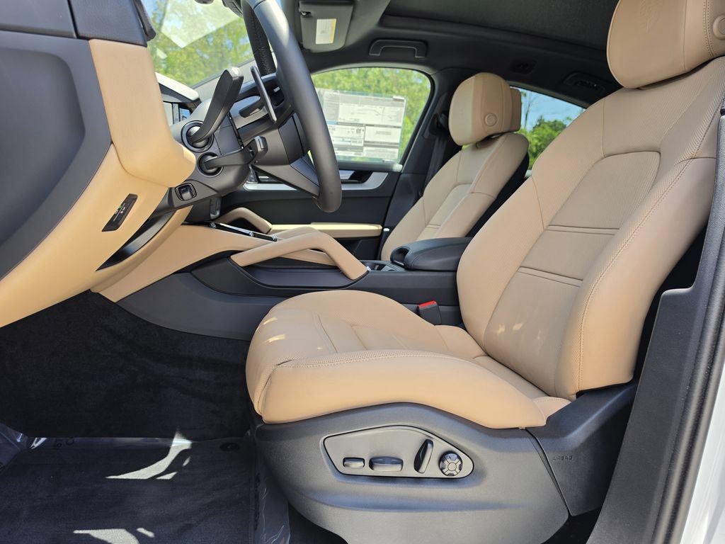 New 2026 Porsche Cayenne Coupe AWD/4WD image 16