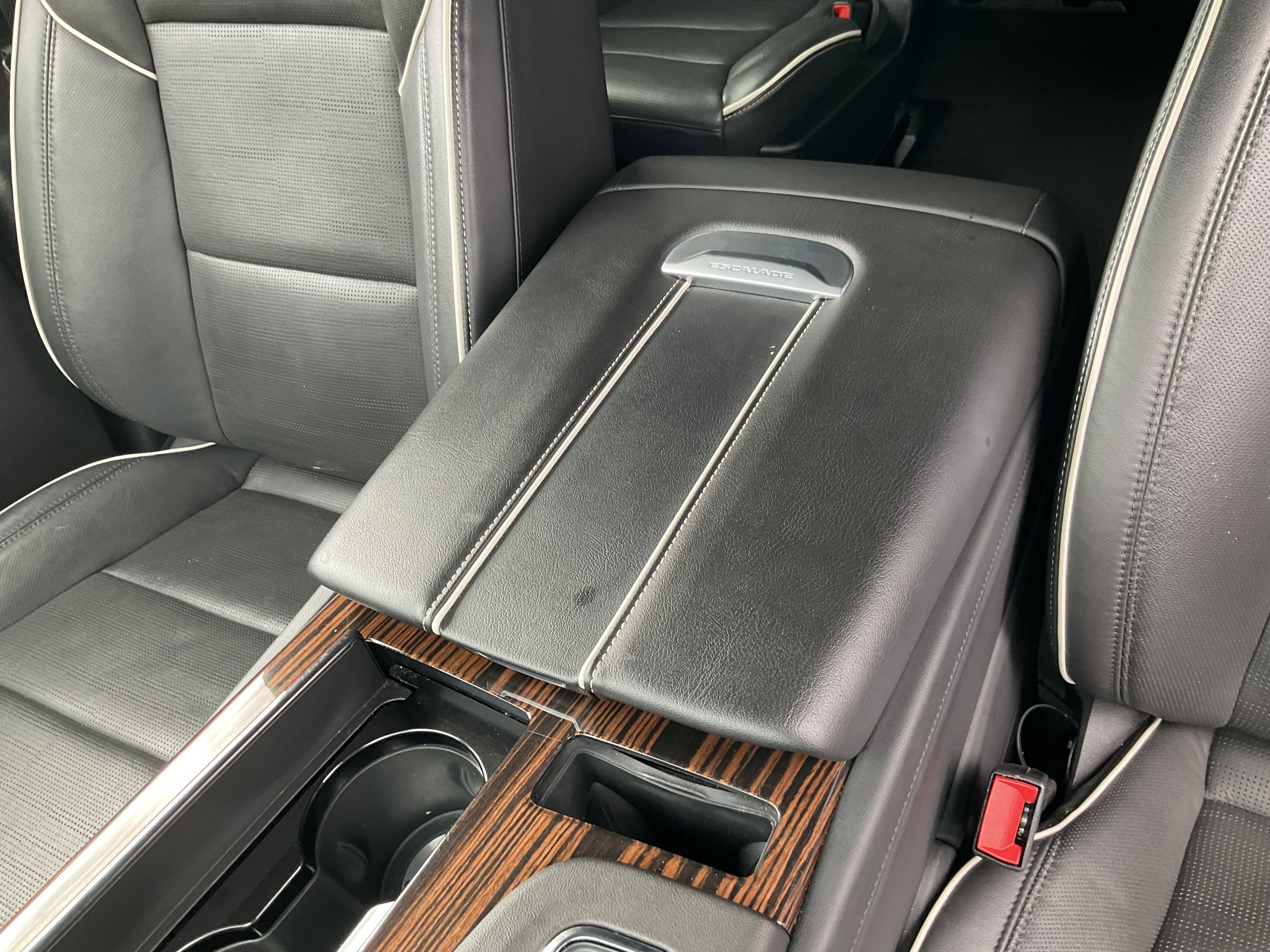 Used 2024 Cadillac Escalade ESV Premium Luxury AWD/4WD image 20