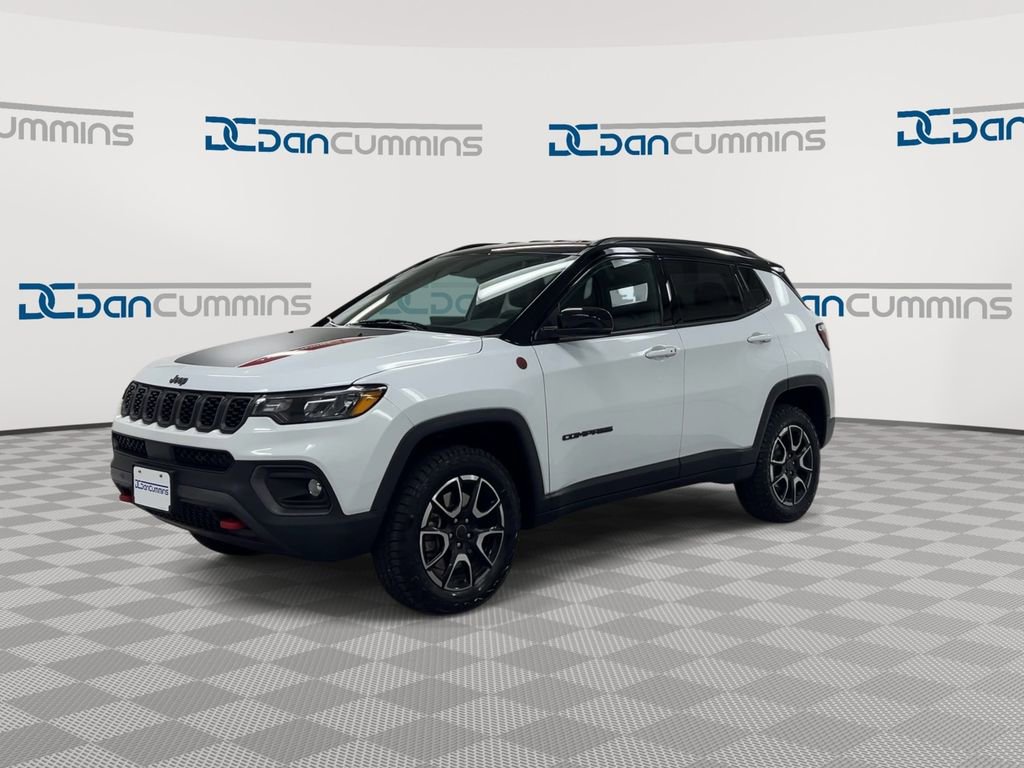 Used 2025 Jeep Compass Trailhawk w/ Trailer Tow Group AWD/4WD image 4