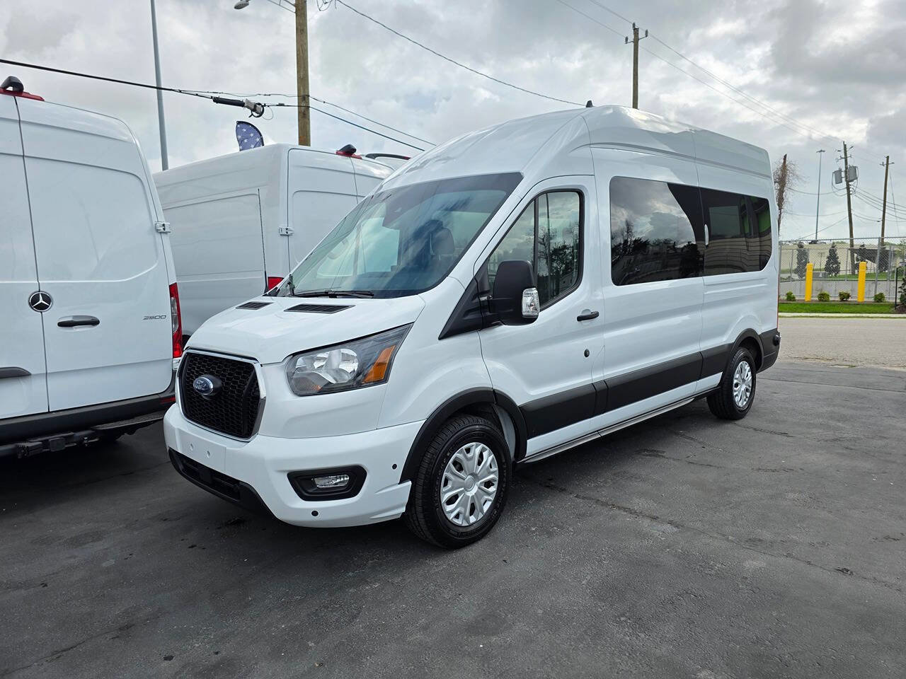 Used 2024 Ford Transit 350 XLT RWD image 33