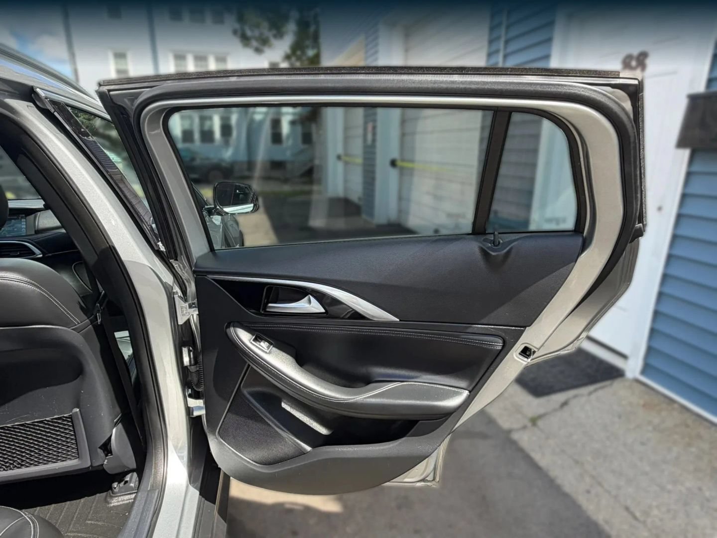 Used 2018 INFINITI QX30 AWD image 36