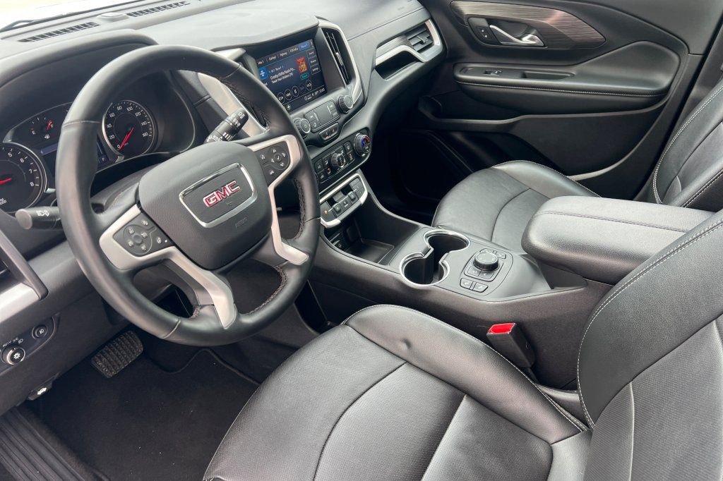 Used 2024 GMC Terrain SLT AWD/4WD image 7