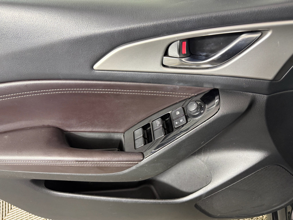 Used 2017 MAZDA MAZDA3 Touring image 22