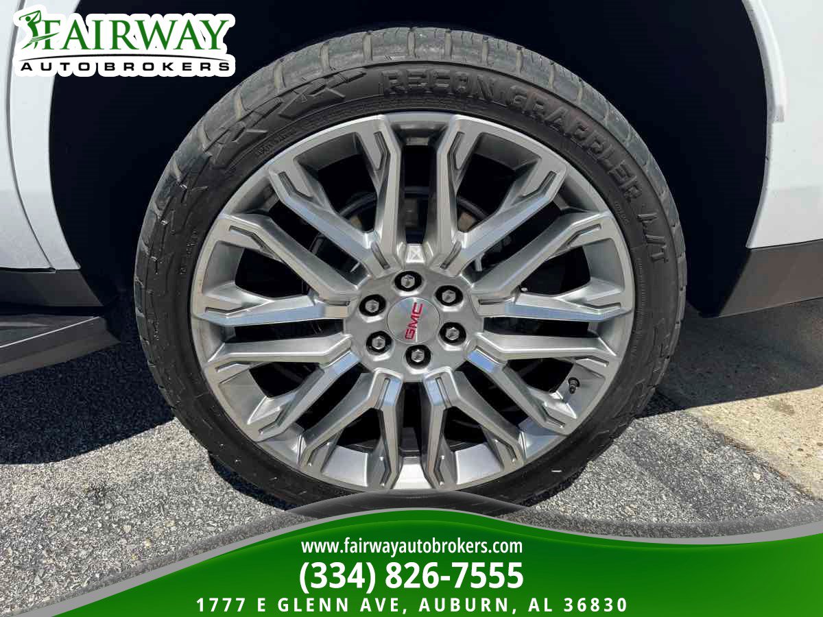 Used 2025 GMC Yukon Denali AWD/4WD image 39