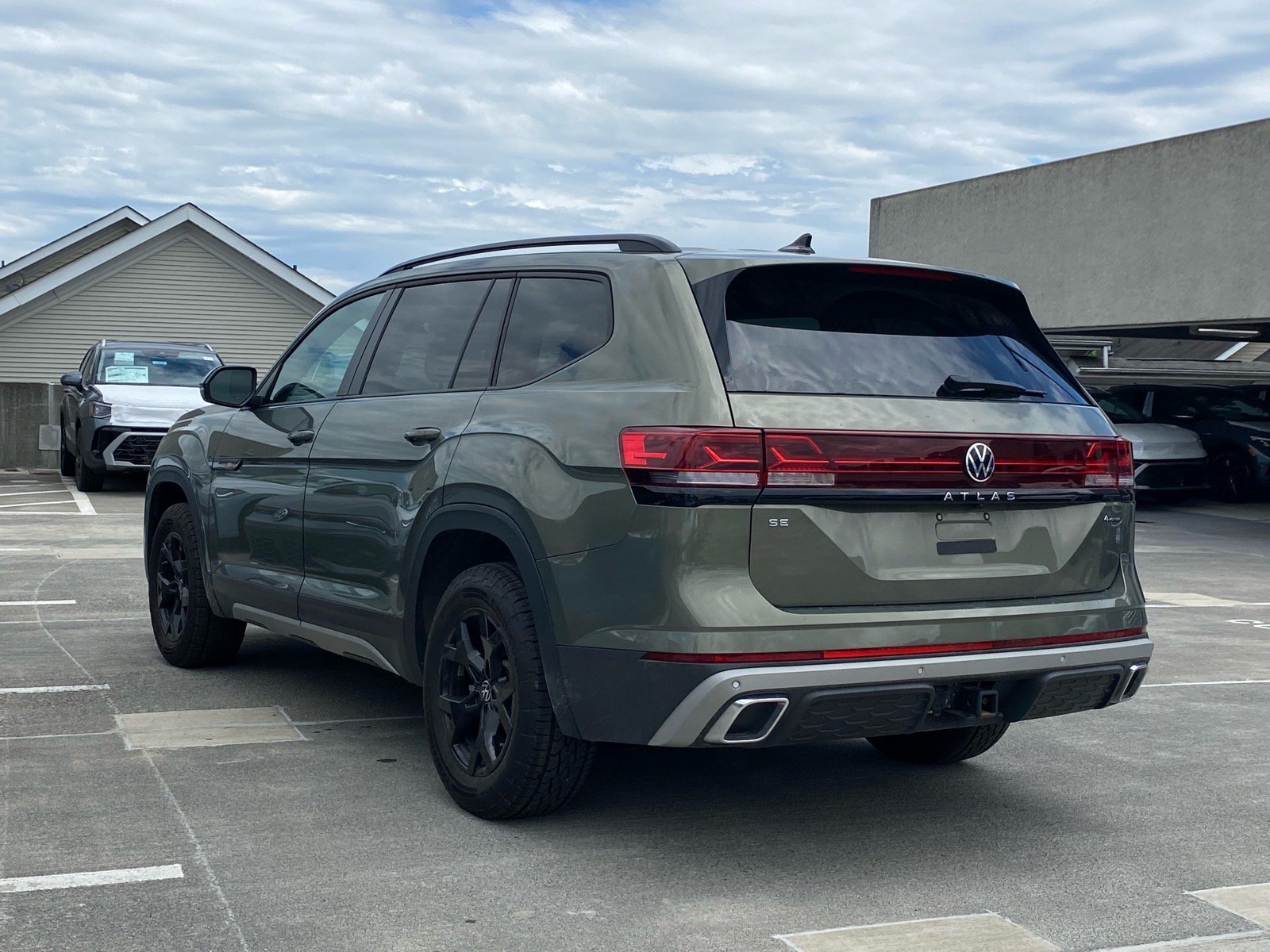 Certified 2025 Volkswagen Atlas Peak Edition SE AWD/4WD image 4