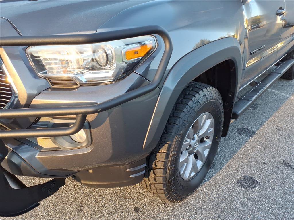 Used 2017 Toyota Tacoma SR5 w/ Tow Package AWD/4WD image 8