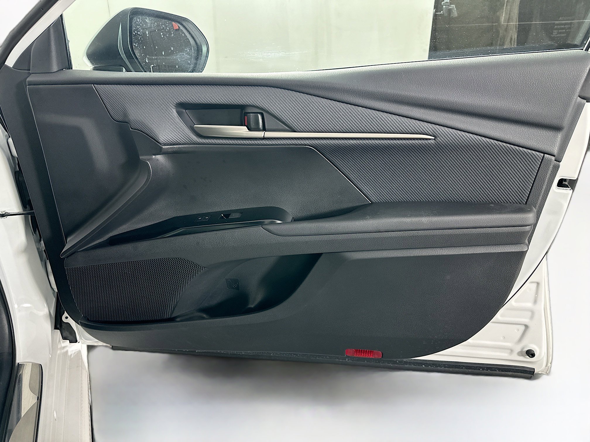 Used 2025 Toyota Camry SE w/ Convenience Package image 31