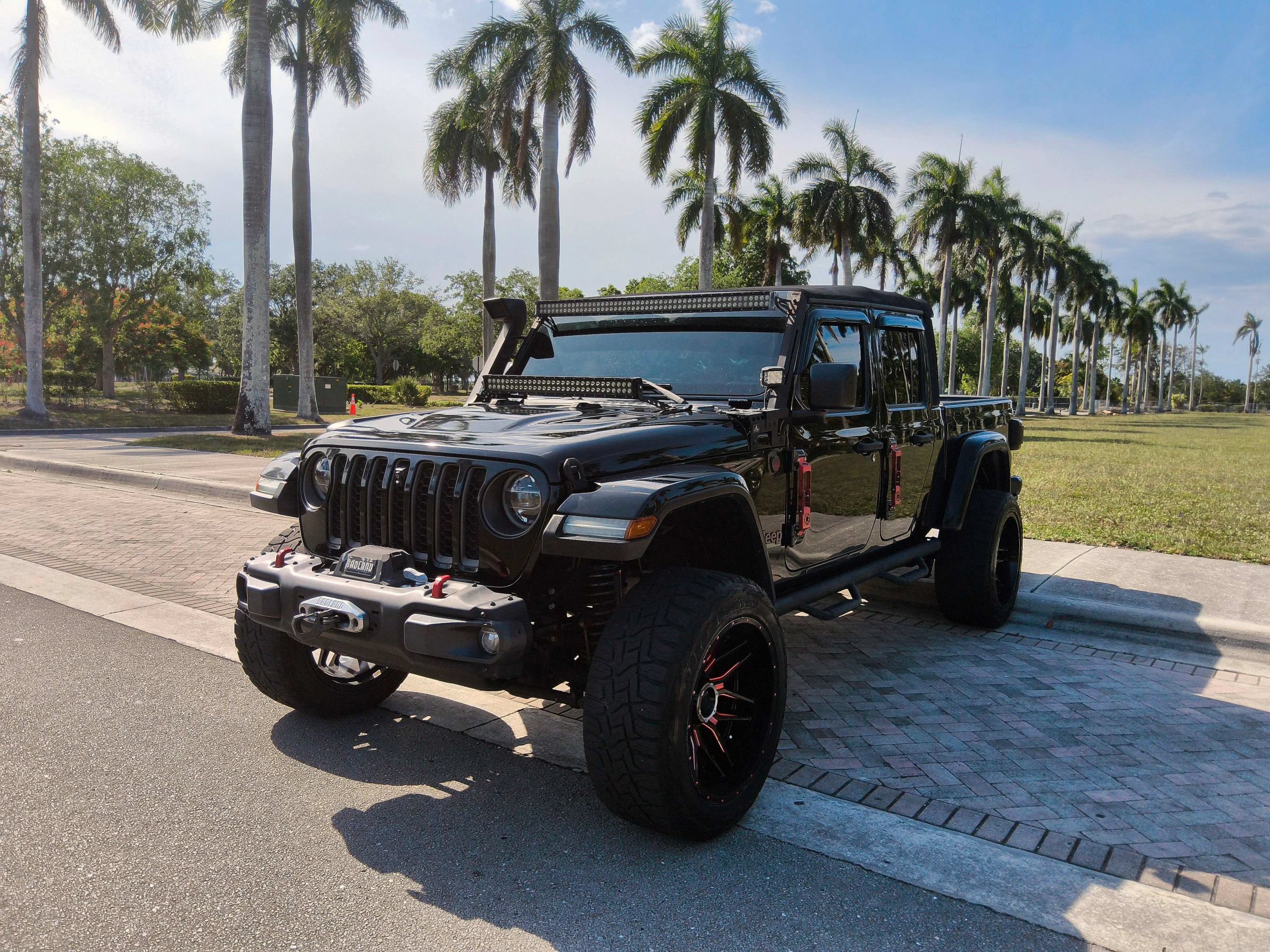Used 2020 Jeep Gladiator Rubicon AWD/4WD image 3