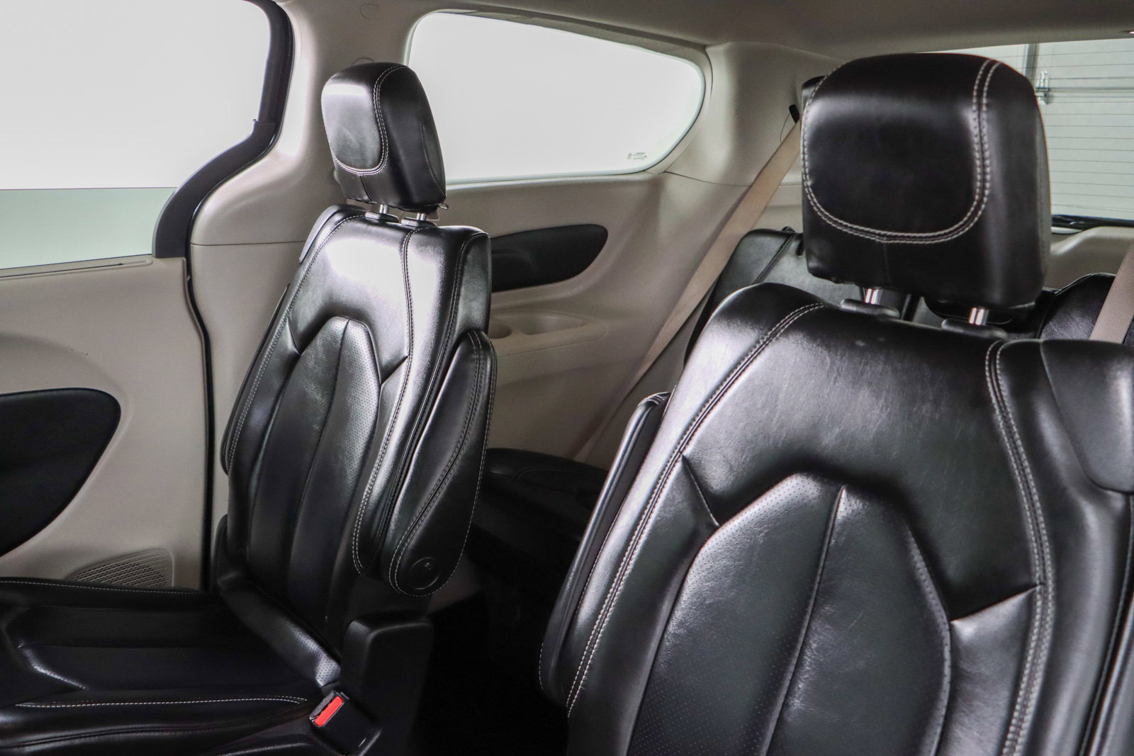 Used 2023 Chrysler Pacifica Touring-L image 24