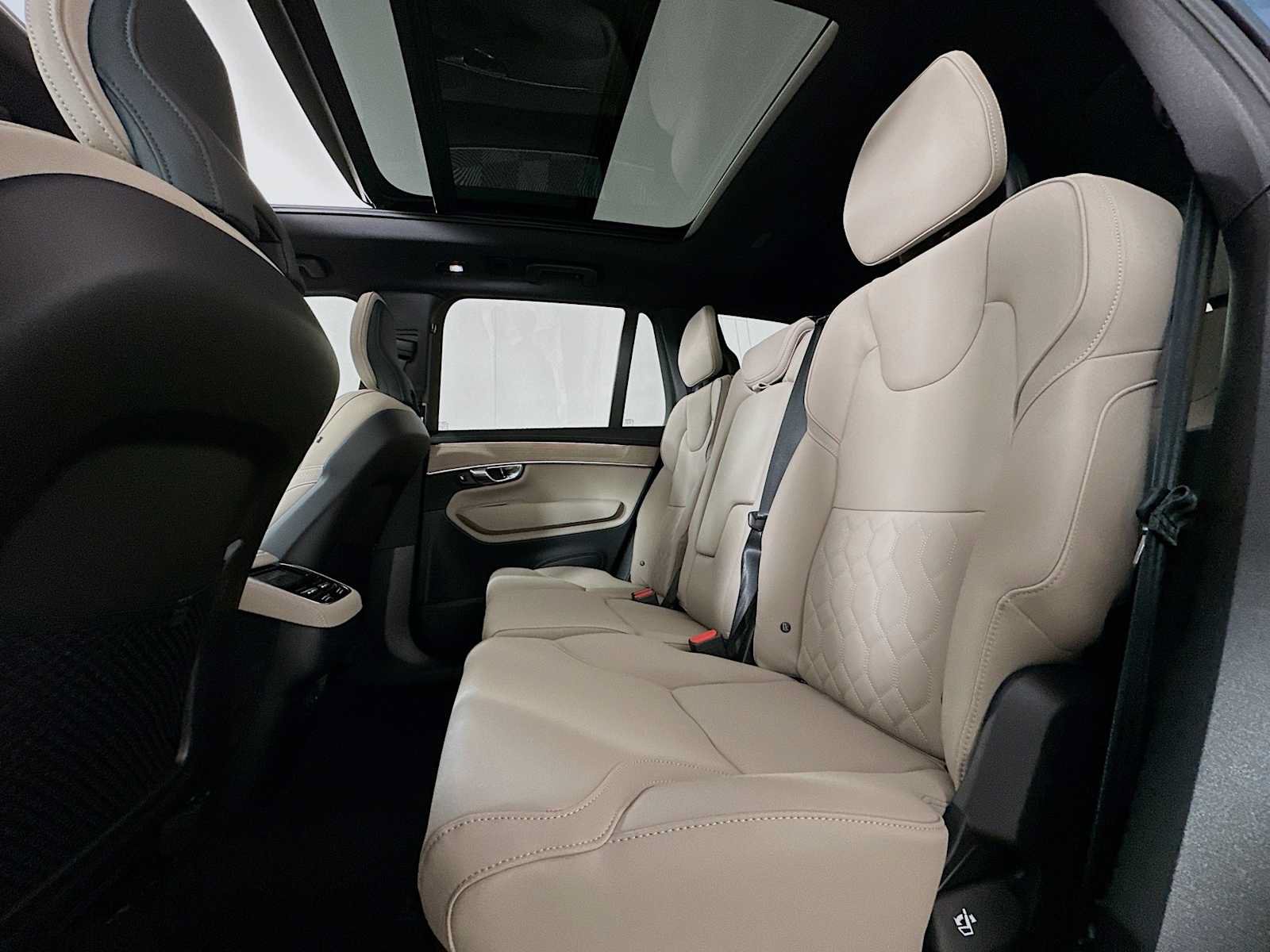 New 2026 Volvo XC90 B6 Plus w/ Protection Package Premier AWD/4WD image 22