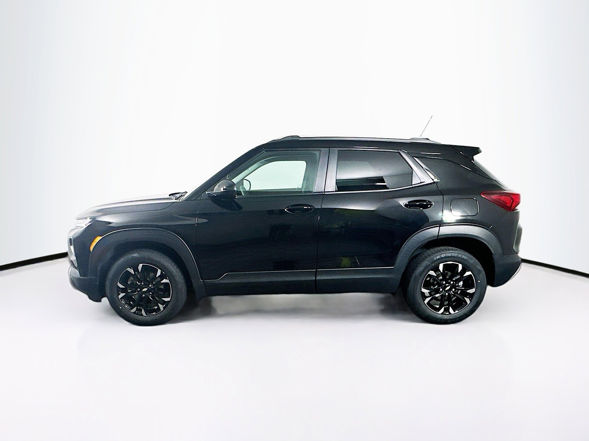 Used 2023 Chevrolet TrailBlazer LT w/ LPO, Blackout Package AWD/4WD image 4